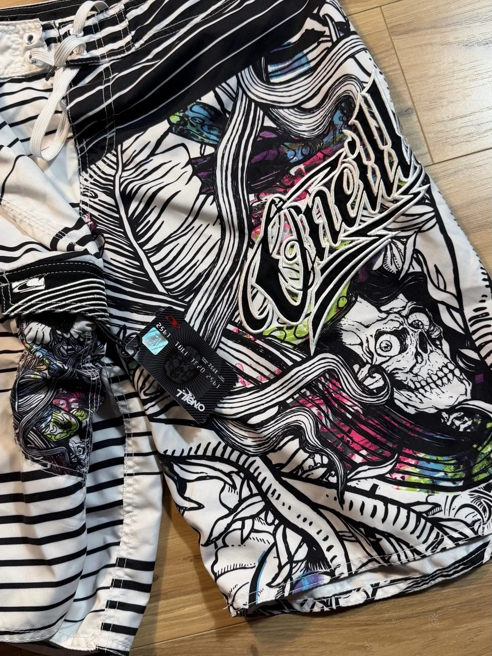 O'Neill Men's Black & White Graphic Stripe Boardshorts